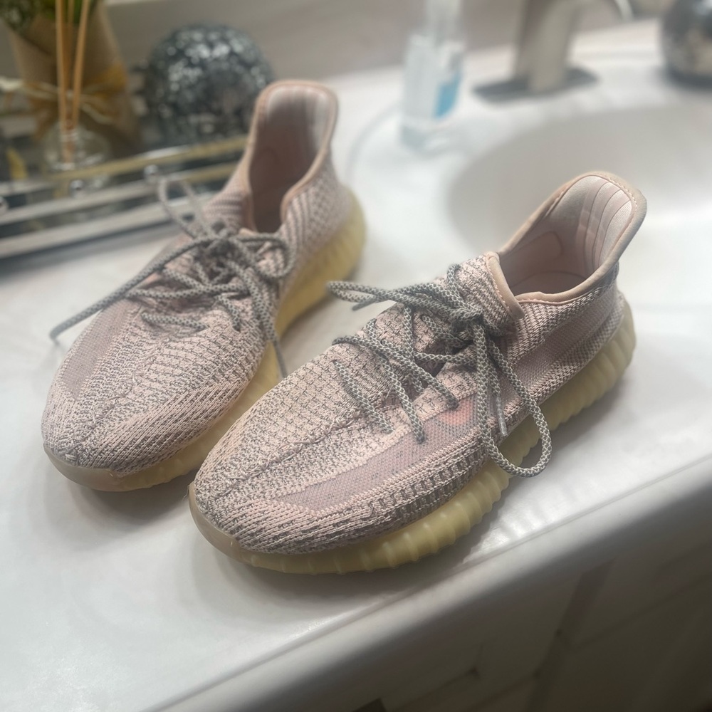 Yeezy Boost 350 Adidias Men’s size 8